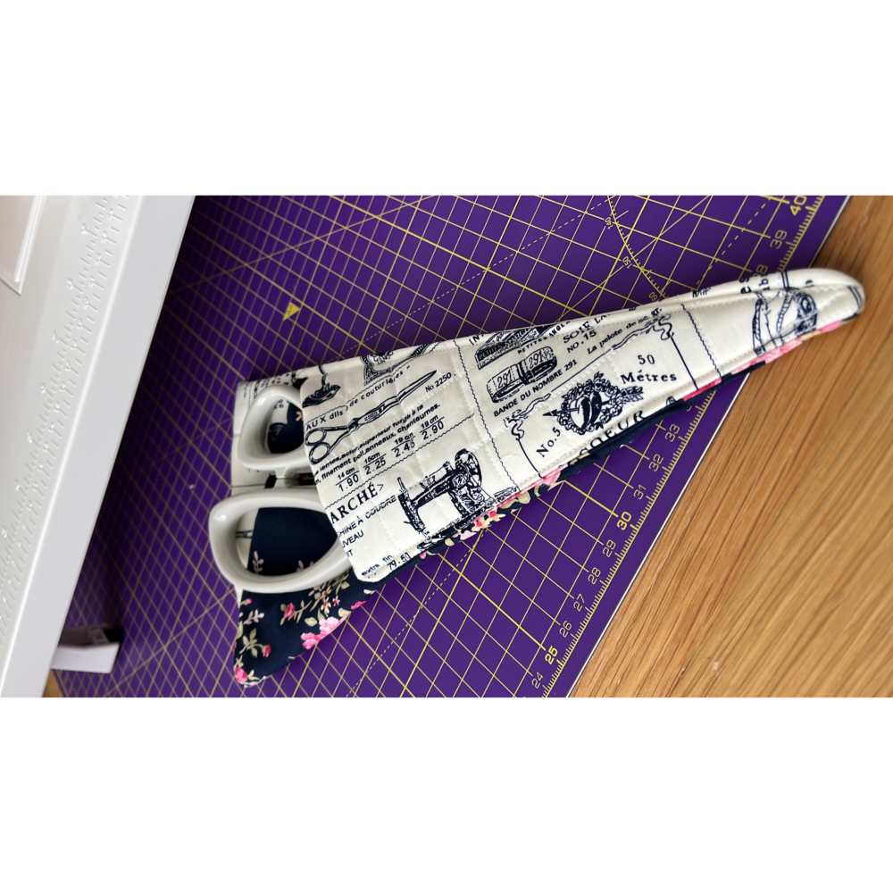 Quilted scissor case