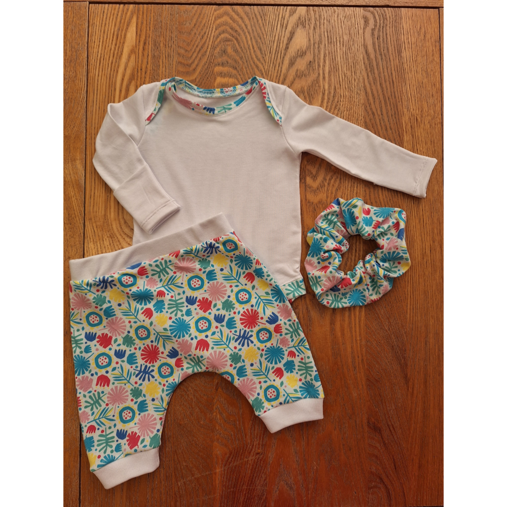 Baby girl outfit with matching mummy scrunchie