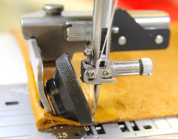 Janome 202418007 | Roller Foot HD | Category D