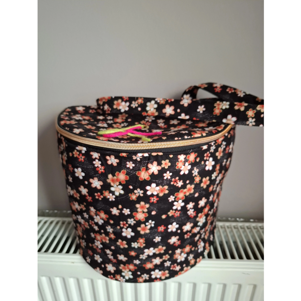 Yarn holder bag